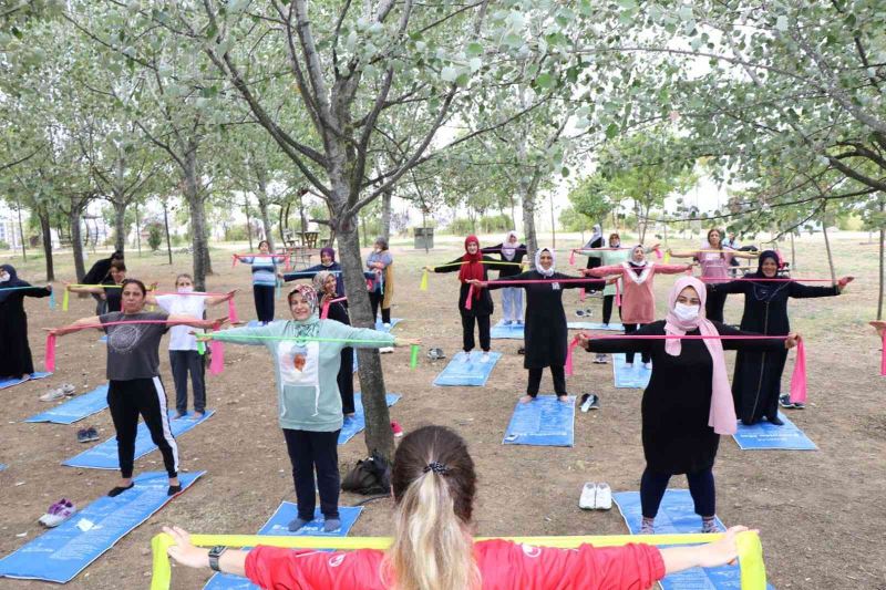 Anne Şehir ile 17 bin kişi zumba yaptı