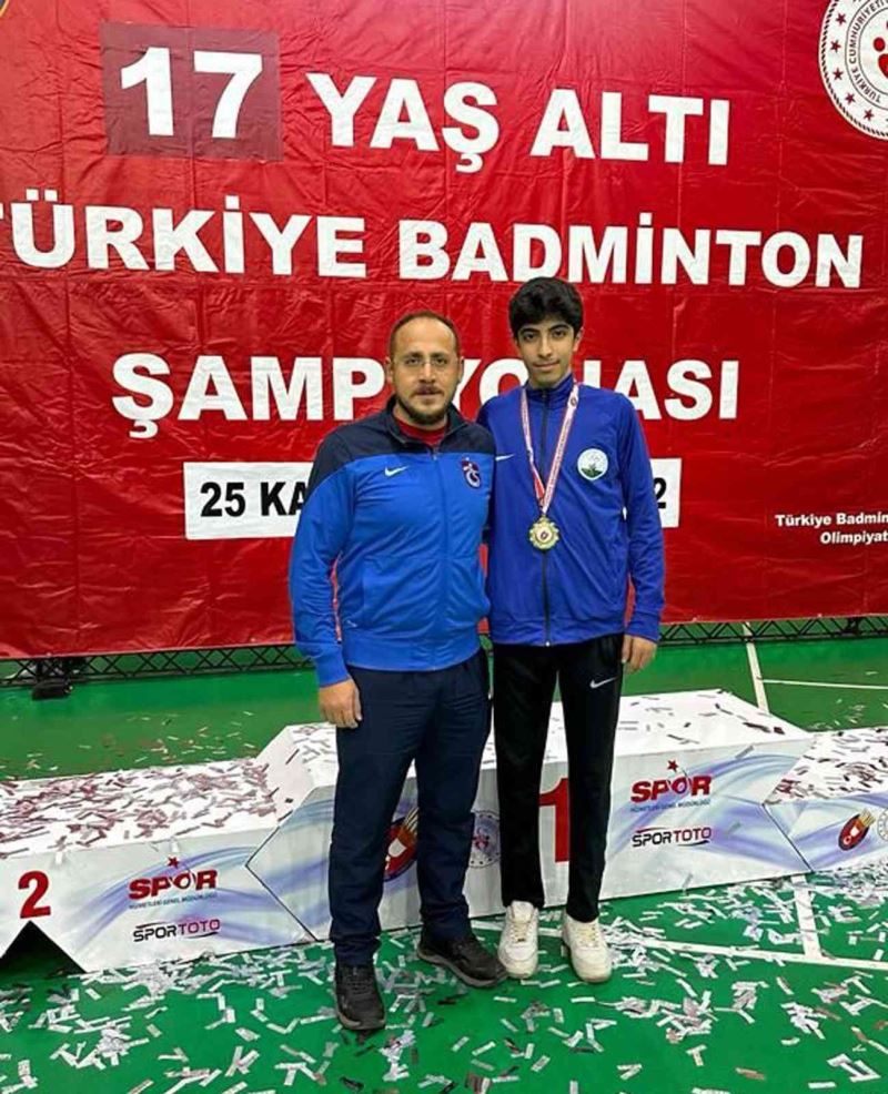 Osmangazili badmintoncudan altın madalya