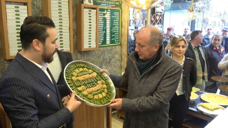 İnce’ye memleketi Yalova’da üzerinde adının yazılı olduğu baklava ikram edildi
