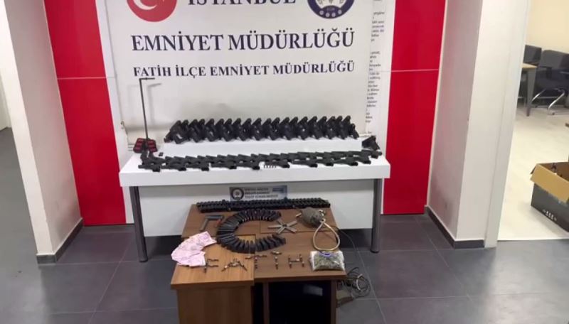 Fatih’te uyuşturucu ve silah ticareti baskını: 2 gözaltı
