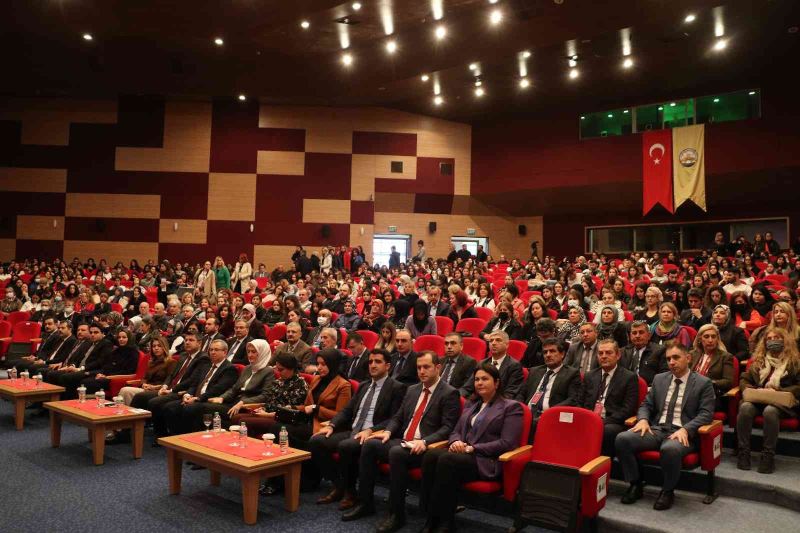 Edirne’de panelde kadınlar el emeği ürünlerini tanıttı
