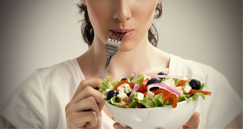 Bu beslenme şekli hem kilo verdiriyor hem de ödem attırıyor
