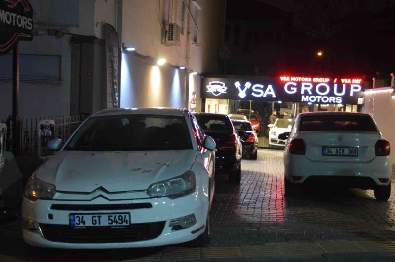 Bakırköy’deki silahlı çatışmada zarar gören 7 otomobil yerinden kaldırıldı
