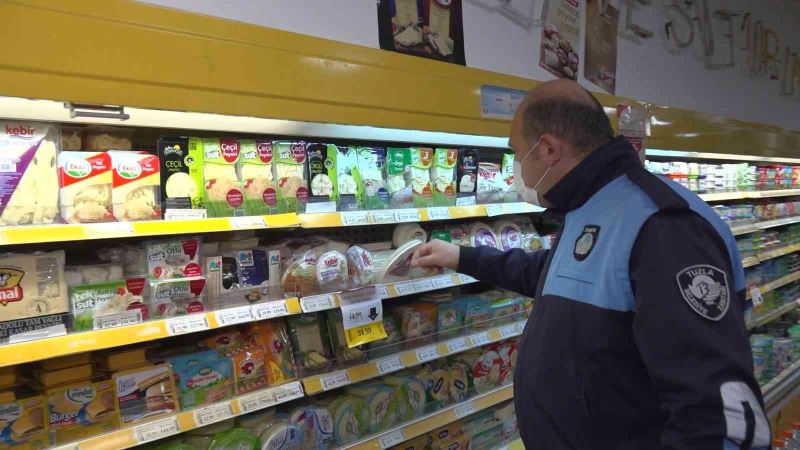 Tuzla Belediyesi zabıta ekiplerinden marketlere KDV indirimi denetimi