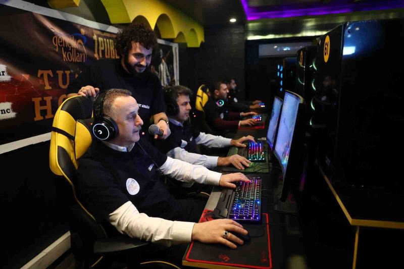 Başkan Çağırıcı gençlerle PUBG oynadı
