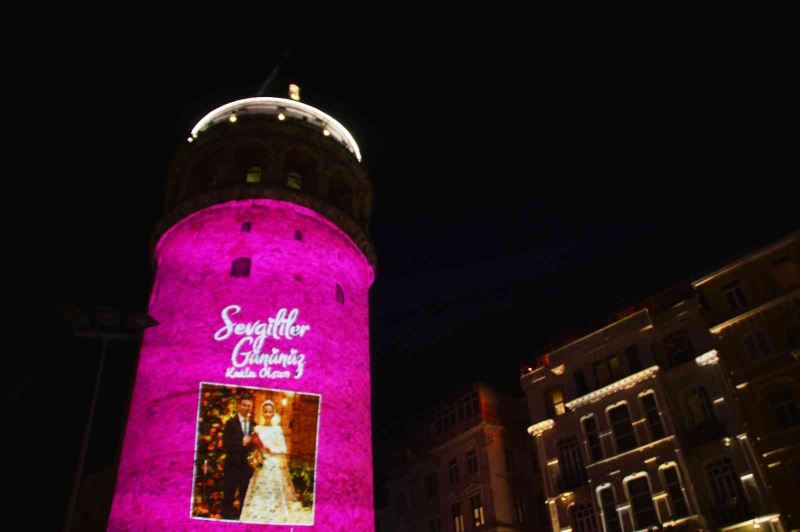 14 Şubat Sevgililer gününde Galata Kulesi çiftlerin fotoğraflarıyla aydınlatıldı
