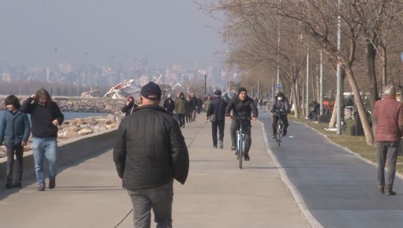 İstanbul’da güneşi gören vatandaşlar sahillere akın etti