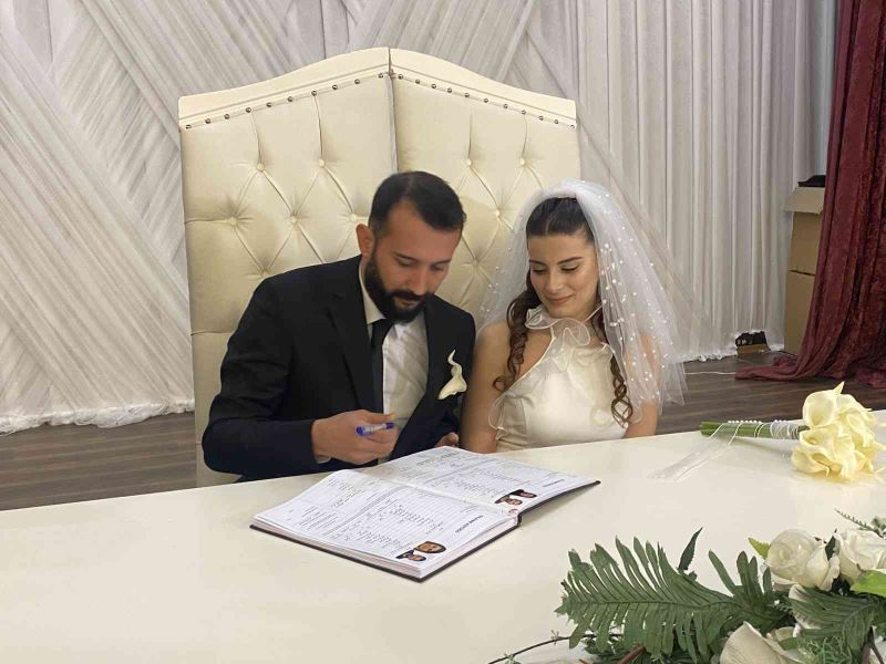 Pendik’te 13 çift, 02.02.2022 tarihinde nikah masasına oturdu
