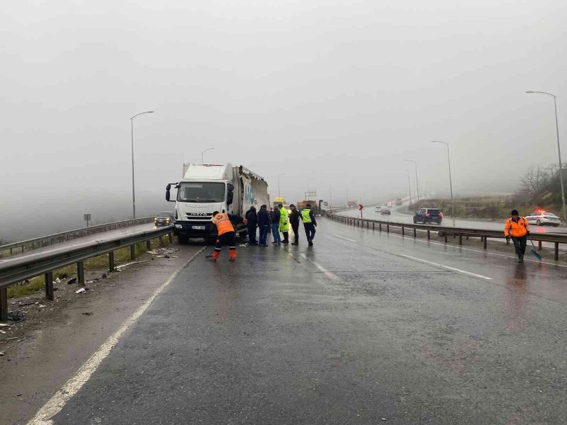 Çekmeköy’de sisli hava kazaya neden oldu, tır ile kamyon birbirine girdi
