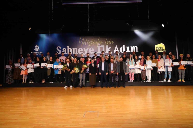 Başakşehir’de sahneye ilk adımı atanlar mezun oldu
