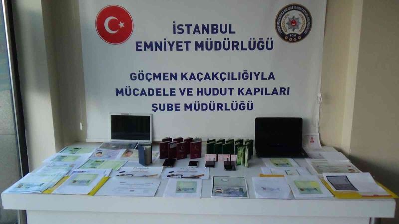 İstanbul’da terör örgütü üyelerine sahte pasaport temin eden 3 kişi yakalandı

