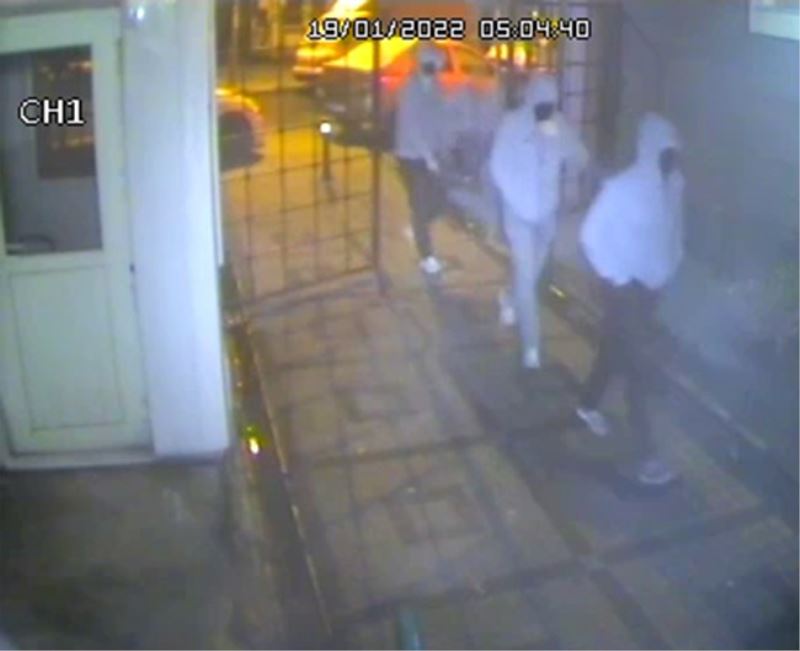 5 ayrı ilçede 8 evi soydular, tutuklanarak cezaevine gönderildiler
