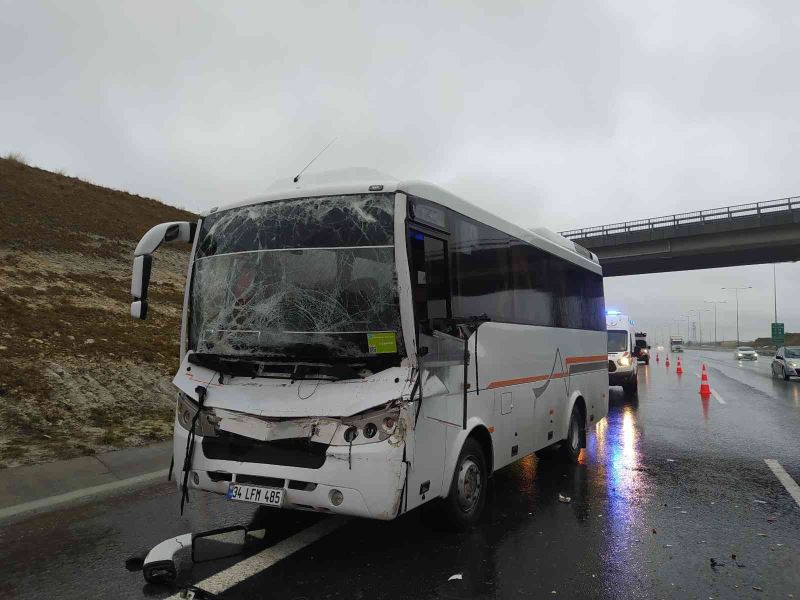 Uyuyan sürücü kazaya neden oldu
