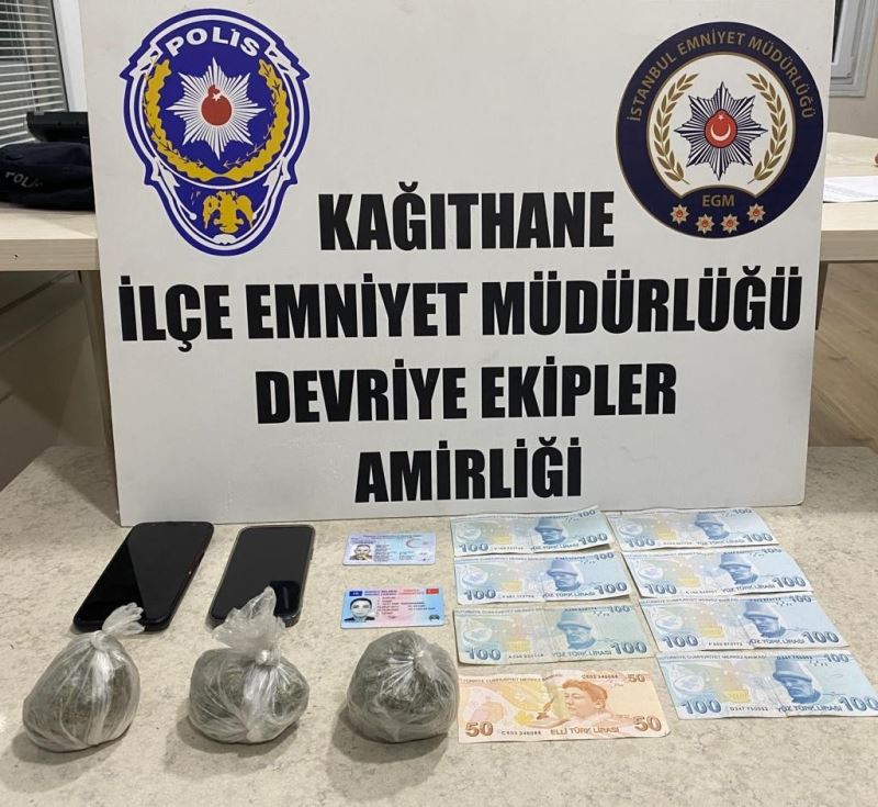 Kağıthane’de okul önünde uyuşturucu satan karı-koca polis ekiplerine yakalandı
