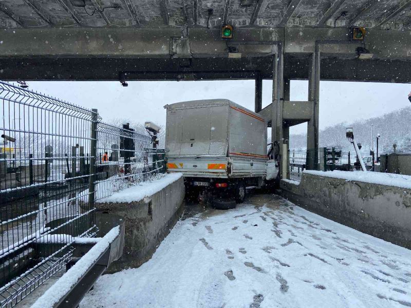 İstanbul’da kar yağışı kazaları da beraberinde getirdi: 2 yaralı
