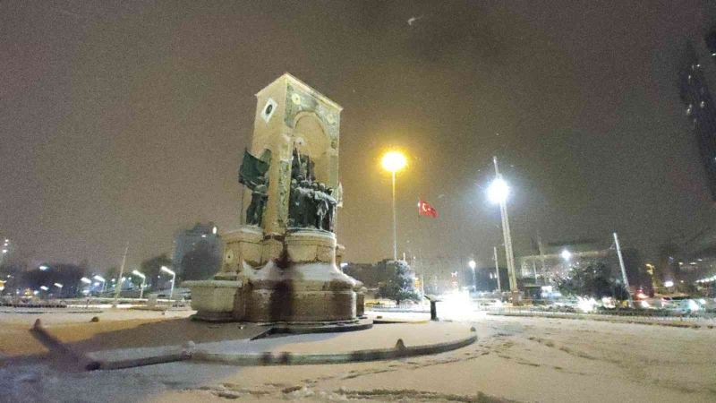 Megakent’te kar gece saatlerinde etkisini gösterdi
