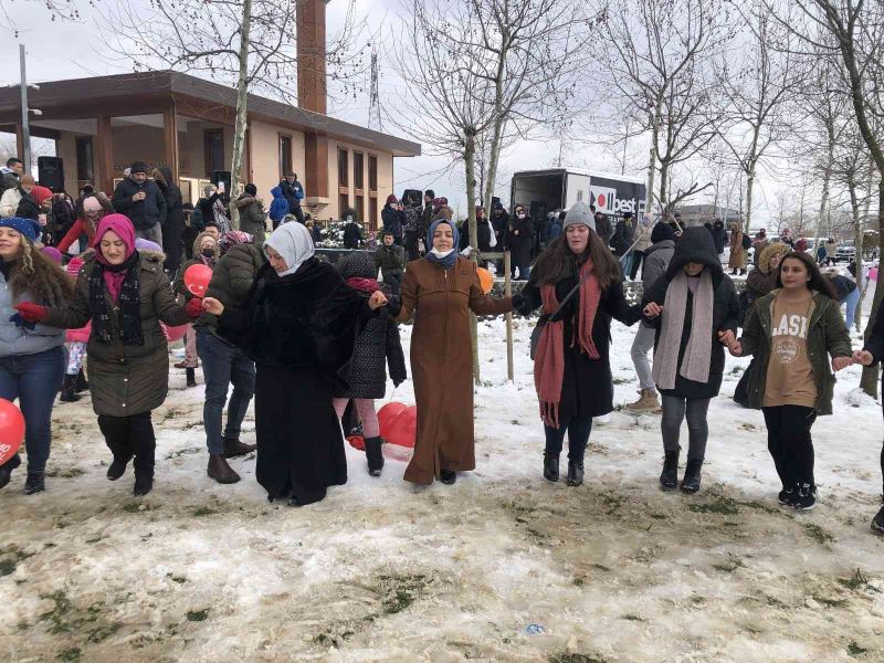 Esenler’de vatandaşlar karın tadını kestane şenliğiyle çıkardı
