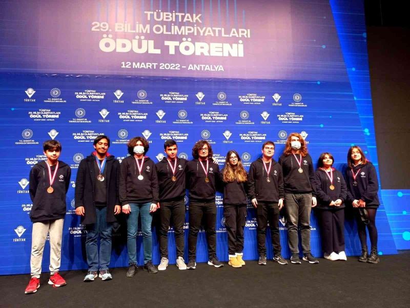 Bahçeşehir Koleji öğrencilerinden TÜBİTAK Ulusal Bilim Olimpiyatları’nda büyük başarı
