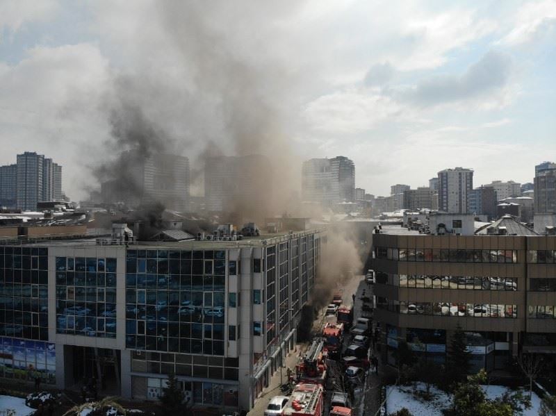 Kadıköy’de, plazada korkutan yangın