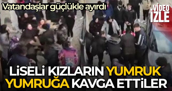 Küçükçekmece’de liseli kızların kavgası kamerada