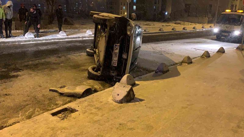 Karda kayan araç takla attı: 2 yaralı
