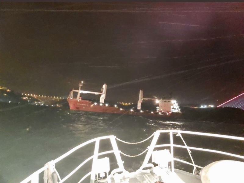 İstanbul Boğazı’nda gemi trafiği çift yönlü askıya alındı
