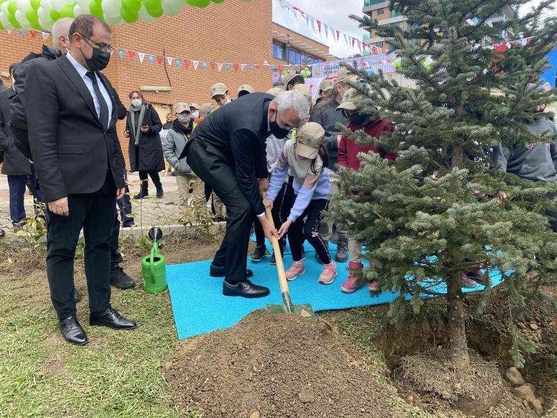 Çocuklara doğa sevgisini tiyatro ile anlattılar