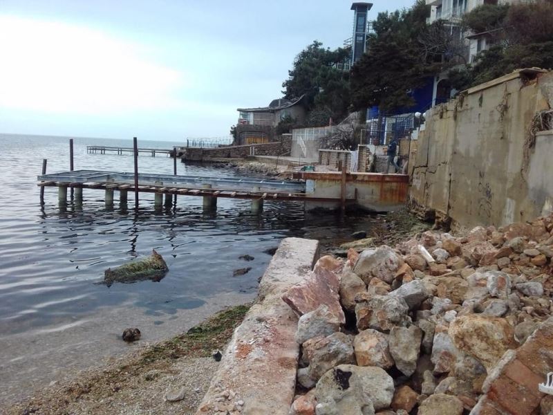 Burgazada’da CHP’li belediye meclis üyesi plajı kendi mülküne katmak istedi, bakanlık yapılaşmayı durdurdu