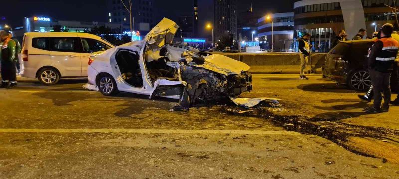 Kadıköy E5 Karayolunda katliam gibi kaza: 1 ölü 1 yaralı