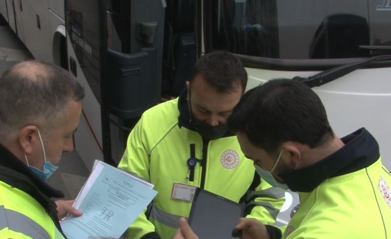Fatih’te terminal dışı yolcu indirip bindiren otobüslere ceza yağdı
