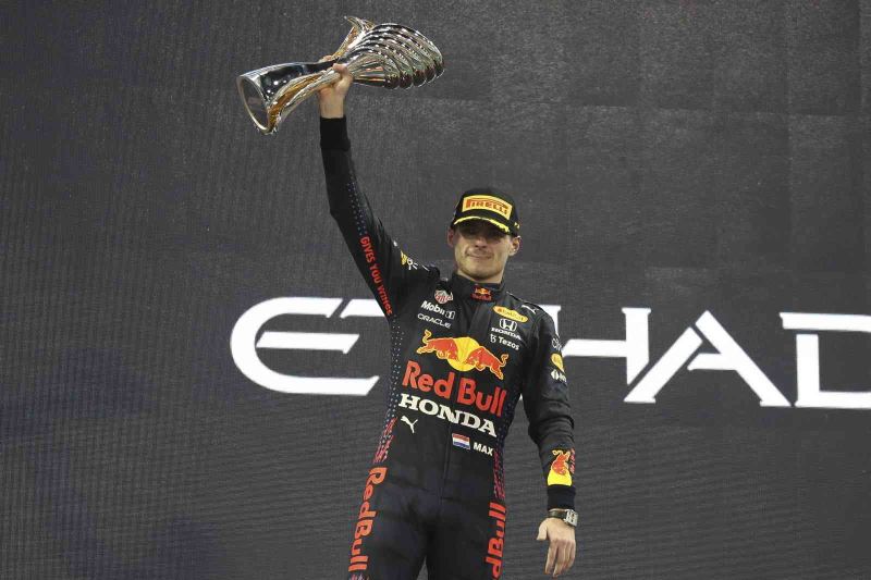 Red Bull Racing, şampiyon pilotu Max Verstappen ile sözleşme uzattı
