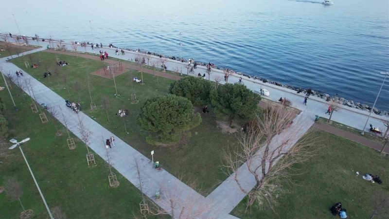 İstanbul’da güneşi gören vatandaşlar sahillere akın etti