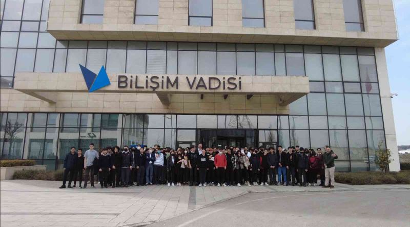 Geleceğin yazılımcıları Bilişim Vadisi’ni gezdi
