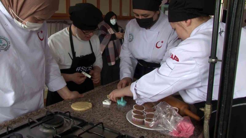 Arnavutköy’de Down Sendromlu çocuklar mutfakta hünerlerini sergiledi