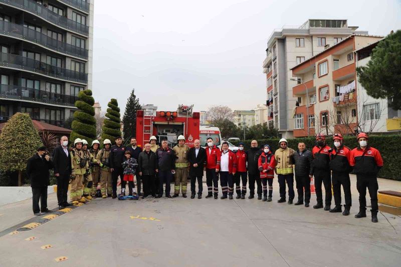 Kartal’da yangın tatbikatı gerçeğini aratmadı
