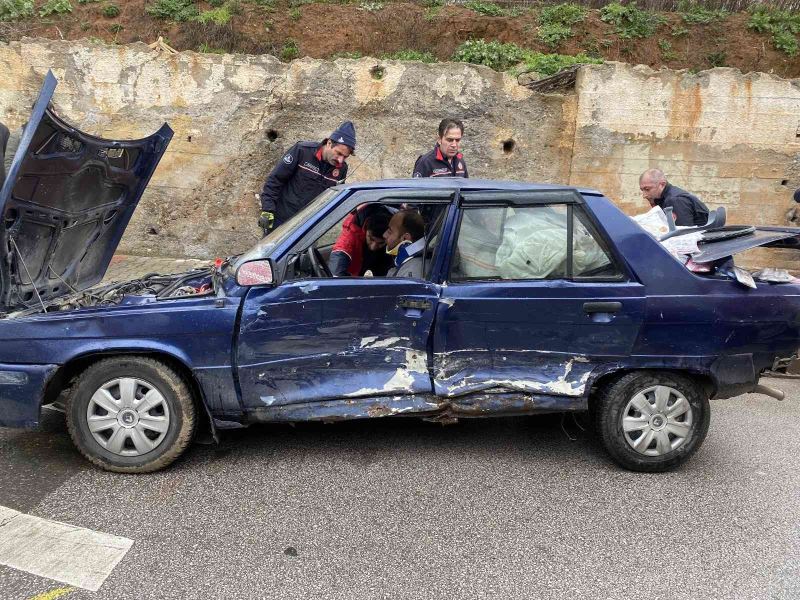 Sancaktepe’de iki araç birbirine girdi: 1 yaralı