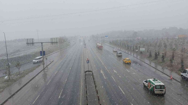 İstanbul’un yüksek kesimlerinde kar yağışı
