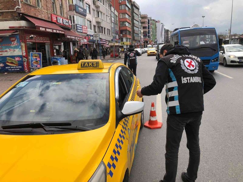 Kadıköy’de emniyet kemeri takmayan taksicilere bin 568 TL ceza
