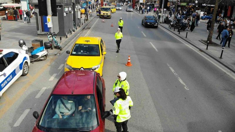 Bağdat Caddesi’nin trafiği onlara emanet