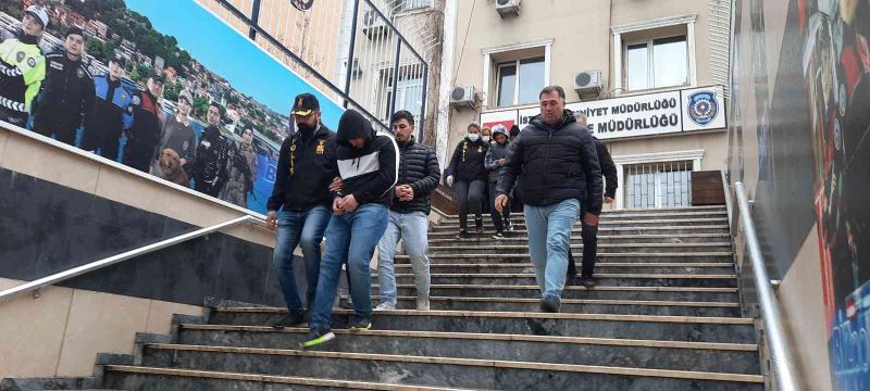 İstanbul’da turistleri hedef alan hırsızlar kamerada
