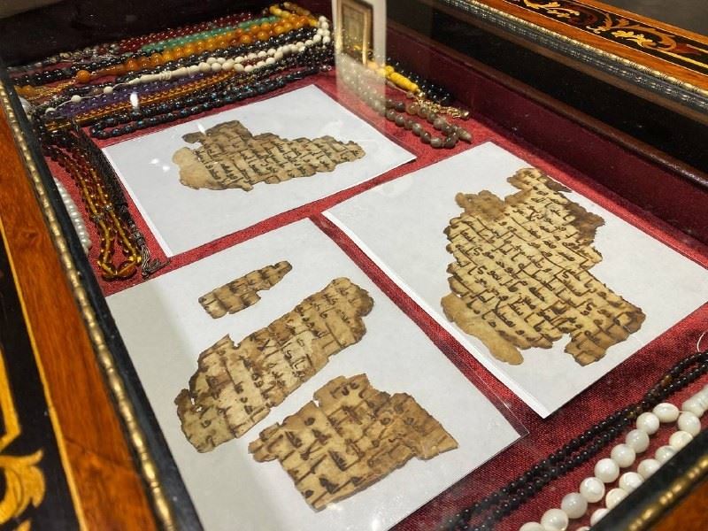 Üsküdar’da bin 400 yıllık Kuran-ı Kerim sayfaları sergilendi

