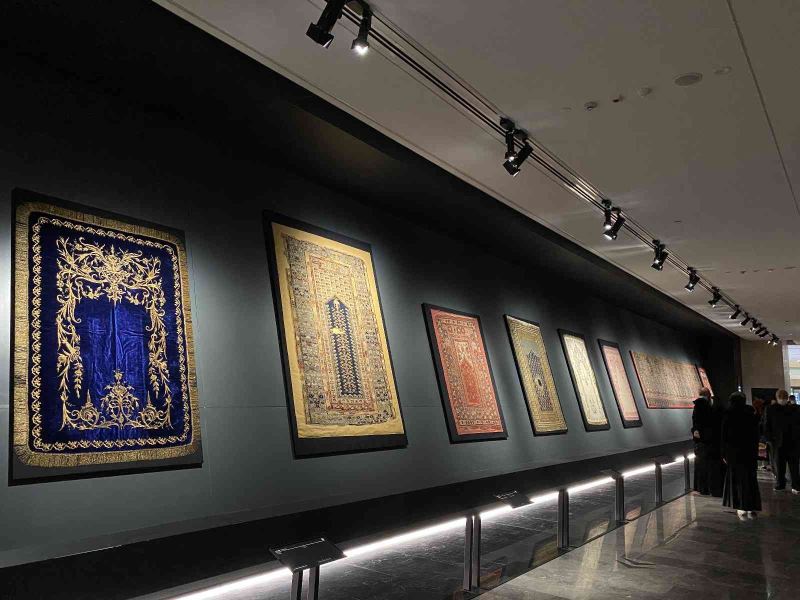 Asırlık seccadeler İslam Medeniyetleri Müzesi’nde görücüye çıktı
