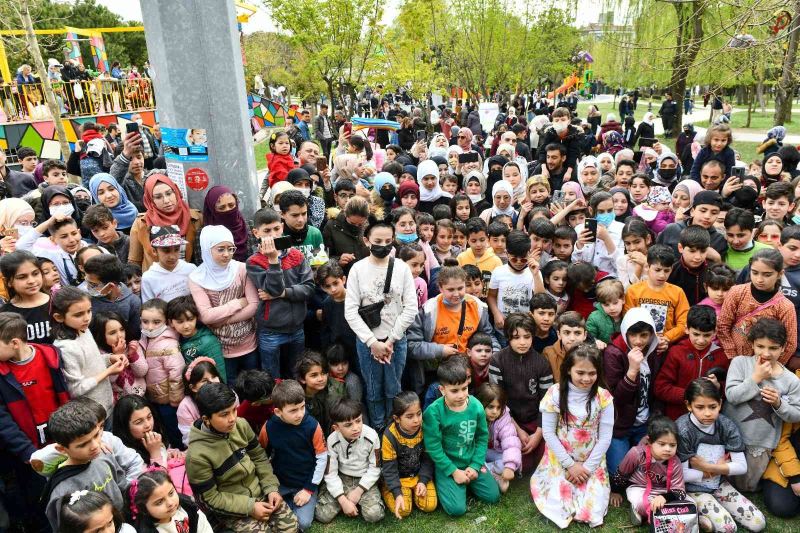 Çocuklar “sosyal sirk” ile hem eğlendi hem de bilgilendi