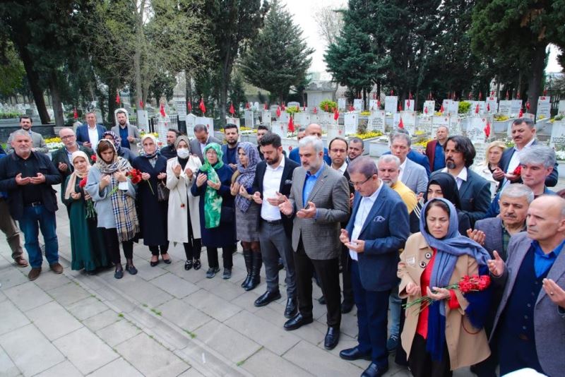 AK Parti İstanbul İl Başkanı Kabaktepe, Edirnekapı Şehitliği’ni ziyaret etti
