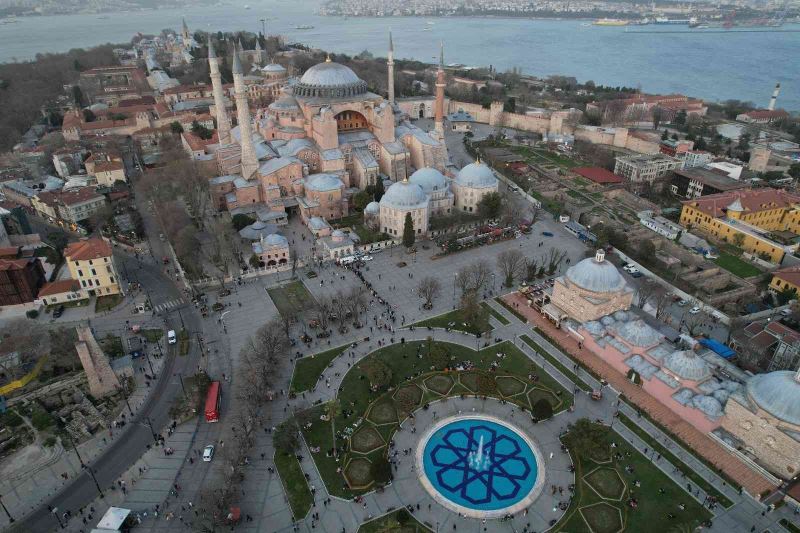 Sultanahmet Meydanı’nda ilk iftar heyecanı
