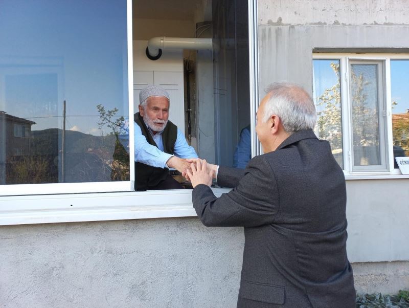 Başkan Öztürk’ten mesai sonrası ’çat kapı’ ev ziyaretleri