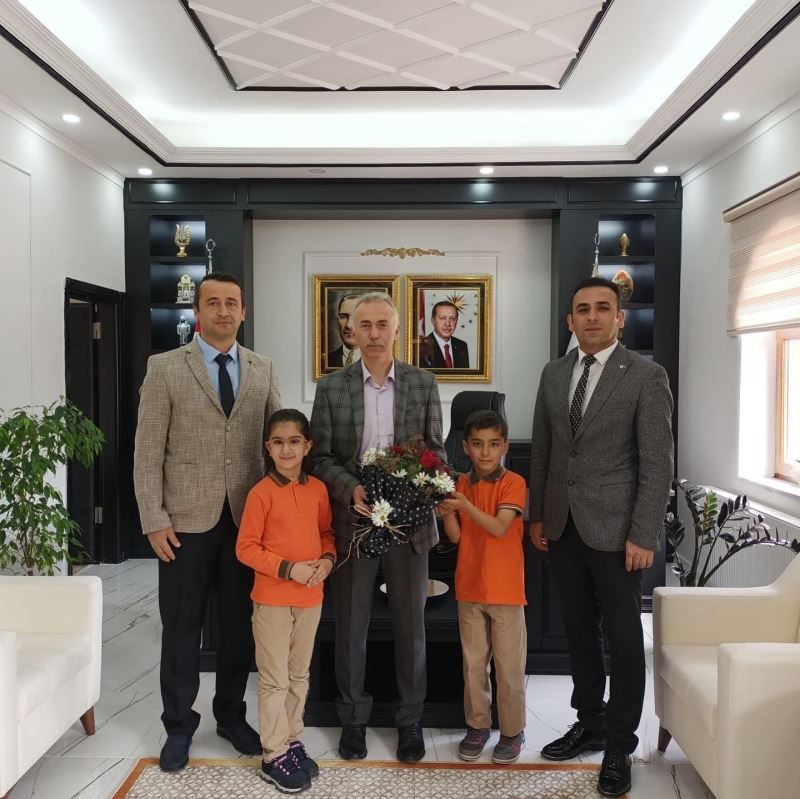 Taşova’da öğrenciler başkanlık koltuğunu devraldı