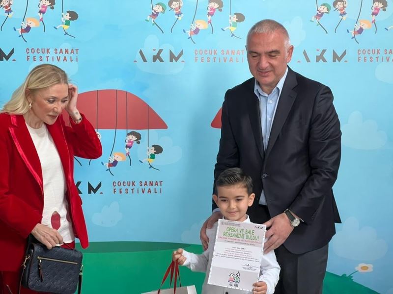 Kültür ve Turizm Bakanı Ersoy, resim yarışması ödül törenine katıldı
