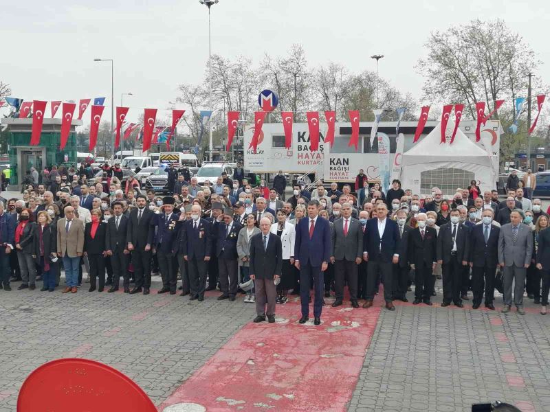 23 Nisan’da Kadıköy’de Atatürk anıtına çelenk sunuldu