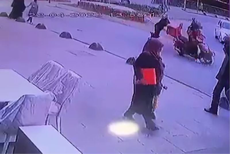 Arnavutköy’de kadının ölümden döndüğü kaza kamerada